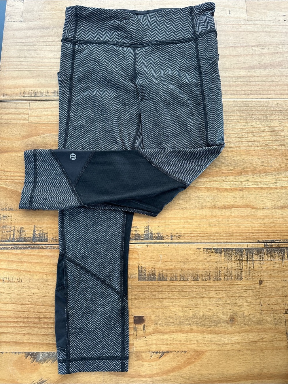 Lululemon Gray Herringbone Athletic Crop Leggings